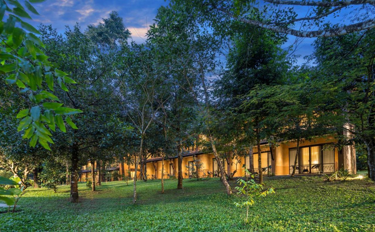 Klov Resort & Spa 瓦亚纳德 外观 照片